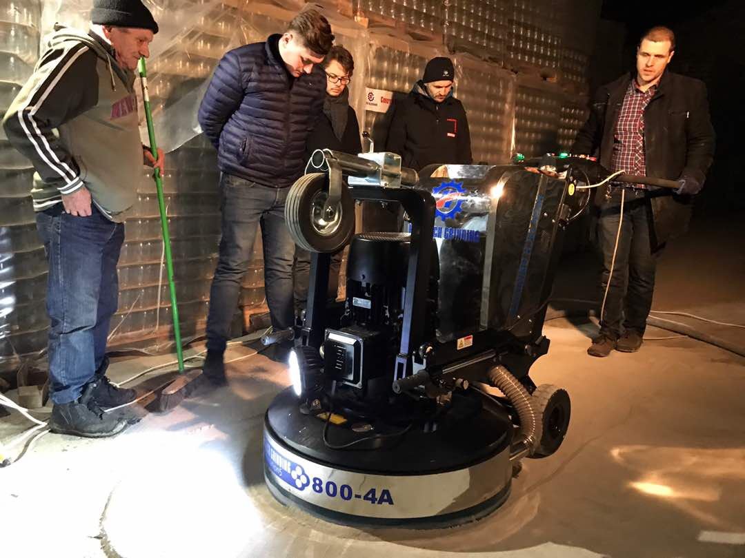 Remote control floor grinder, younger ground construction method is easier